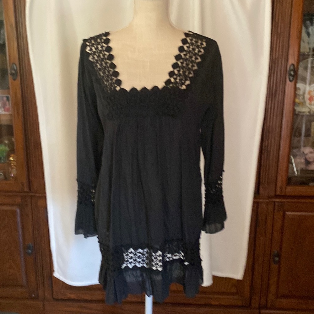 Black Top 100% cotton with beautiful details